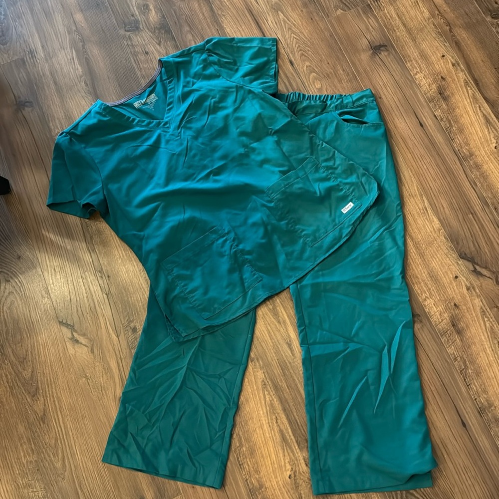 XL Grey’s Anatomy hunter green scrub set.  Petite pants.